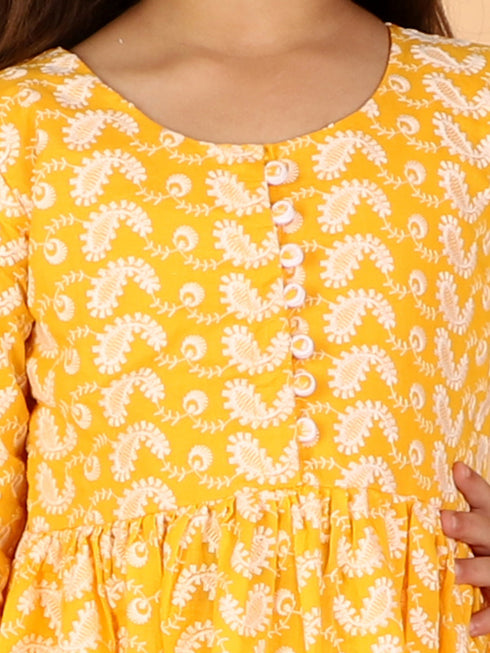 Girl's Orange Pure Cotton Chikankari Kurta With Leggings